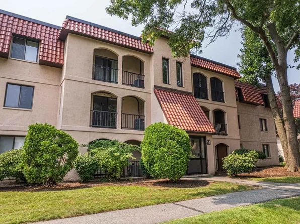 685 Oak St #14-7, Brockton, MA 02301