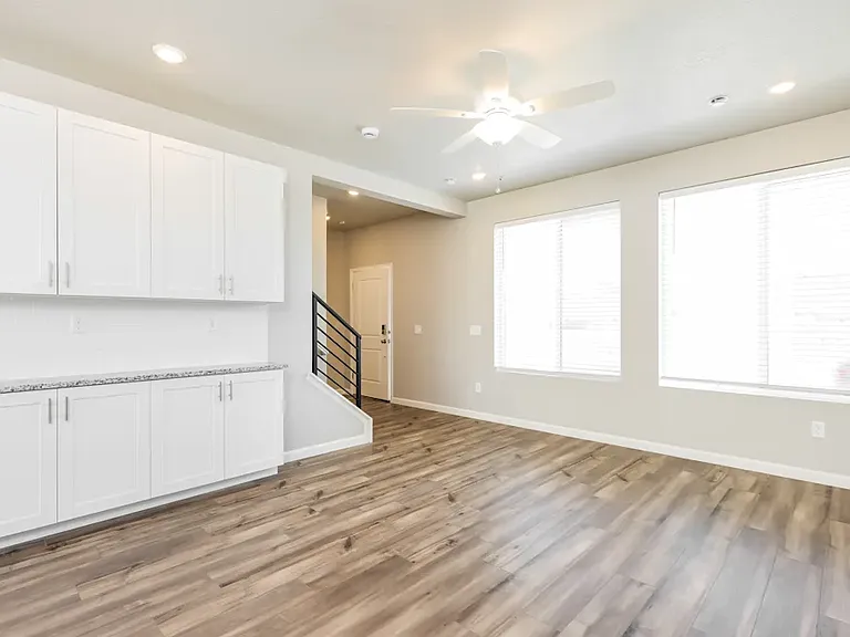 359 E Kanab Creek Dr — Photo 1