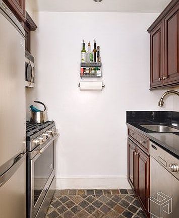 3rd image of 405 W 23rd St #5-C