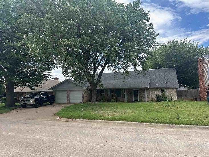 1st image of 5621 NW 83rd St