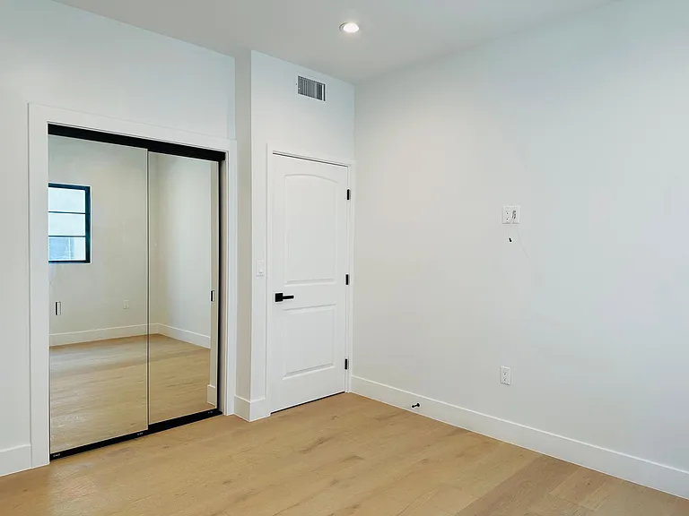 1105 S Sherbourne Dr #4 — Photo 9