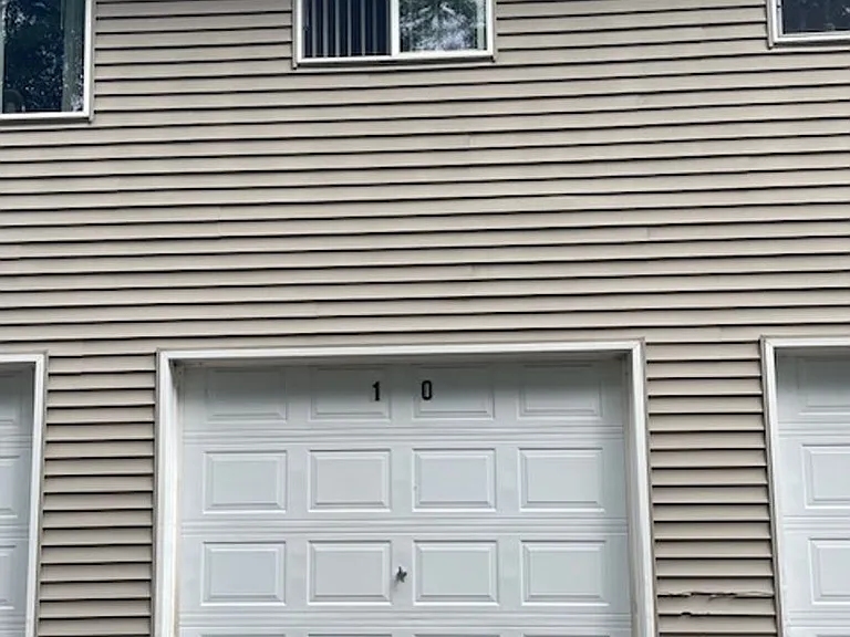 2500 Hillcrest Dr — Photo 2