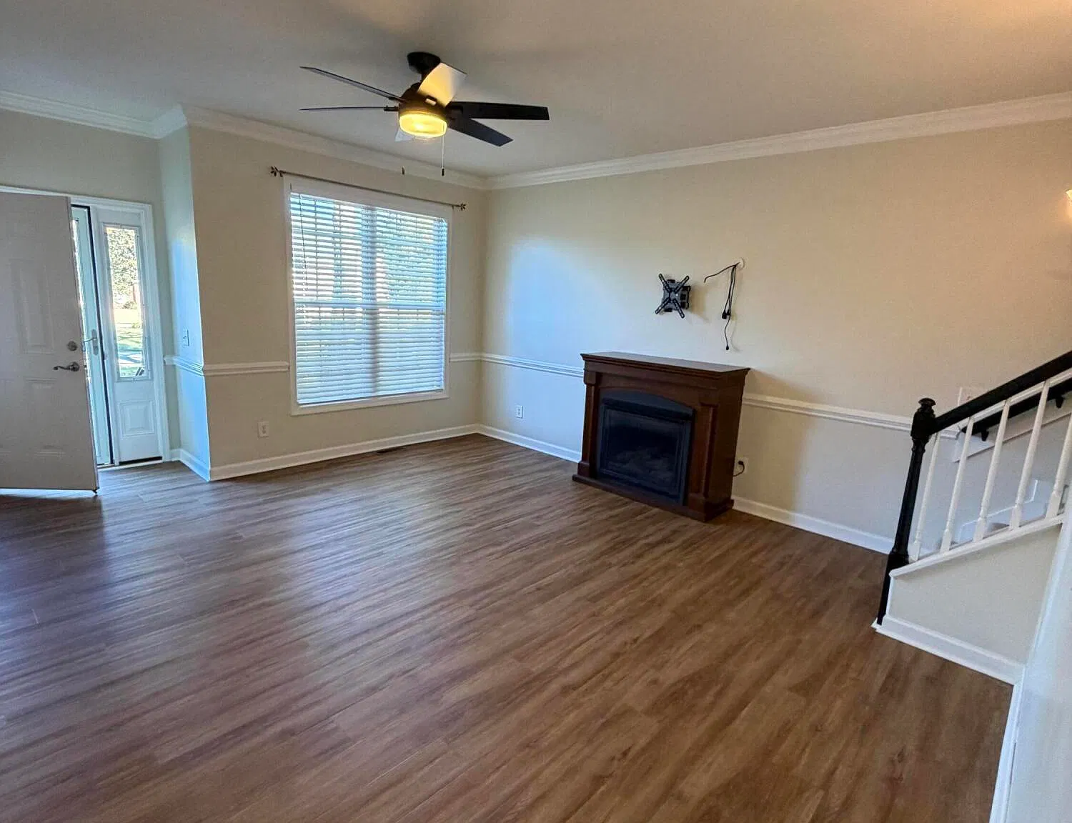 4 bed, 2.5 bath, 2065 sqft, $2,400 — Photo 4