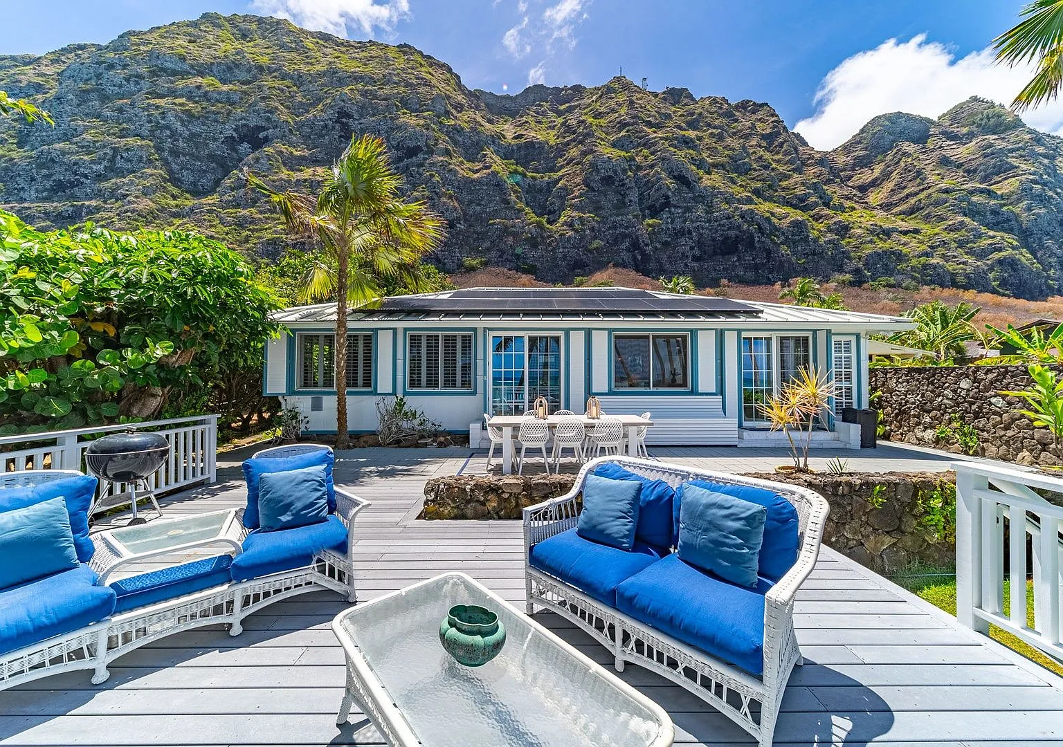 Immerse in Luxury & Tranquility at Beachfront 4BR Abode w/ Stunning Ocean Views — Photo 1