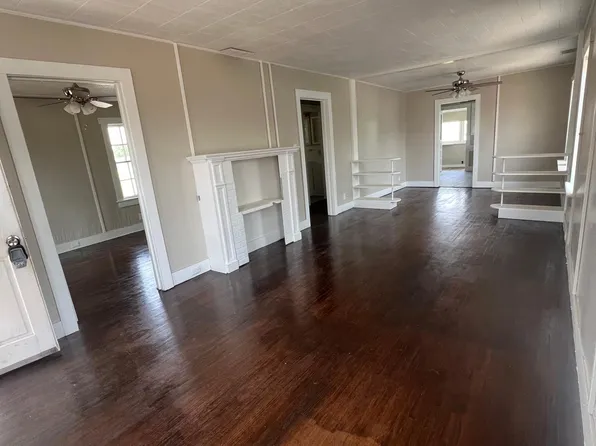 107 N Miller St #1/2, Breckenridge, TX 76424