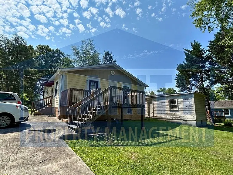 883 Harle Ave NW — Photo 5