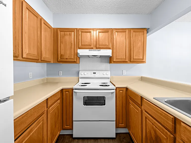 Sabal Palms Apartments — Photo 10