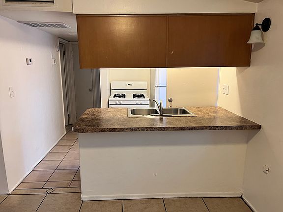 5th image of 1660 N Beverly Ave