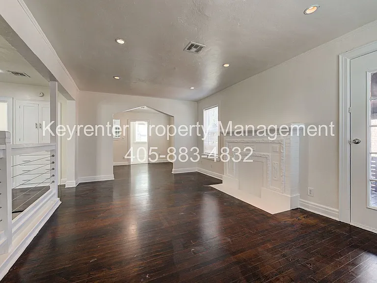 N Gatewood Ave Duplex — Photo 10