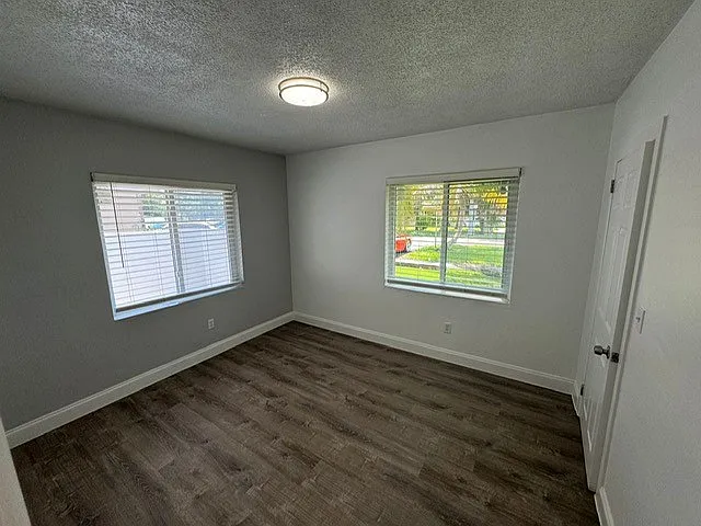 1737 Liberty St — Photo 4