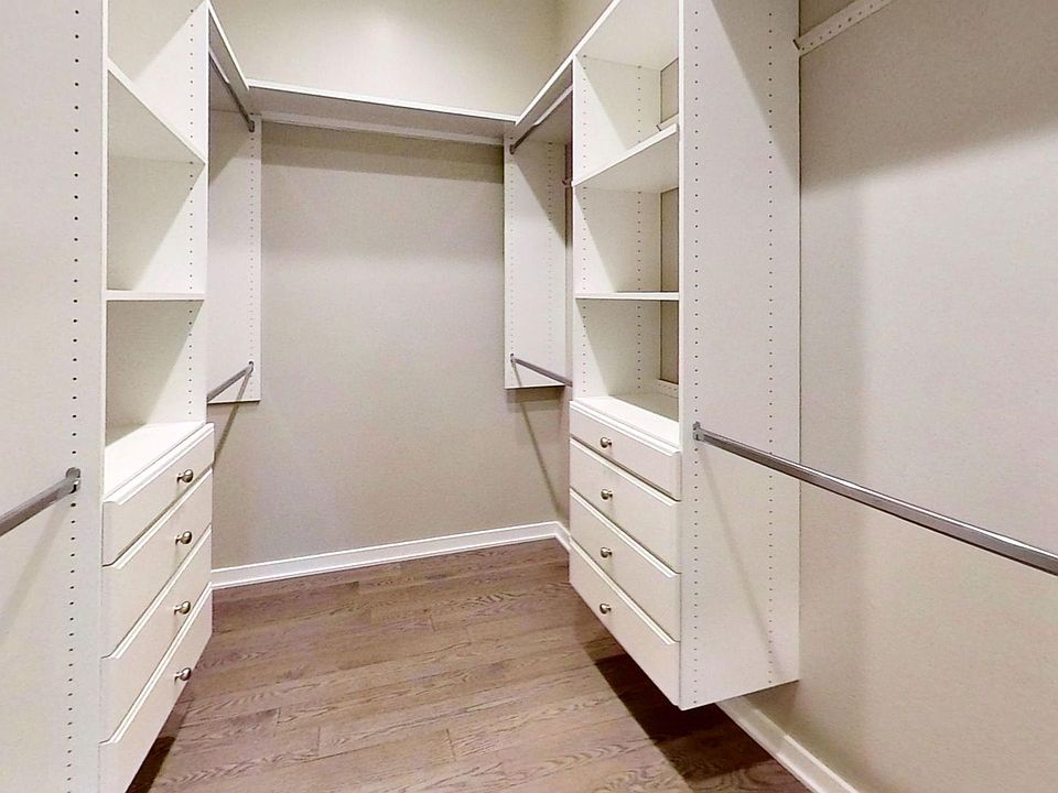 1st image of 670 N Clark St #3S