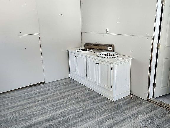 5th image of 2786 Wolf Creek Rd