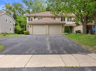2419 Willowood Dr UNIT B, Waukesha, WI 53188