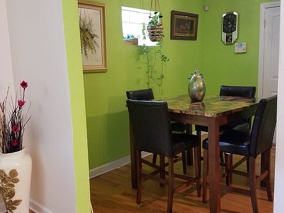 4th image of 905 Marshall Ave