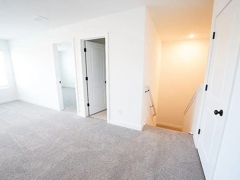 136 Kingswood Cir — Photo 12