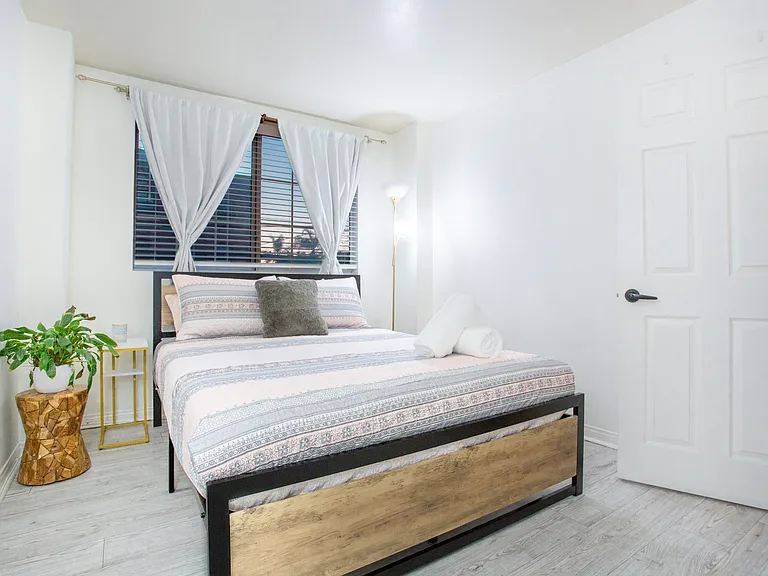 801 Pine Ave #212 — Photo 13