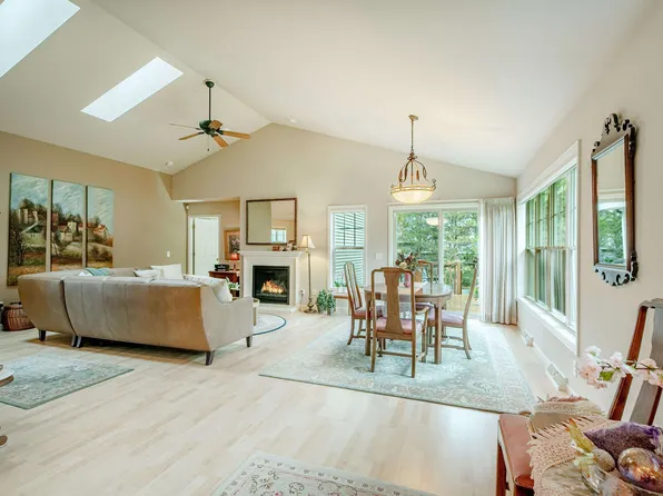 6027 Canyon Pkwy, Mc Farland, WI 53558