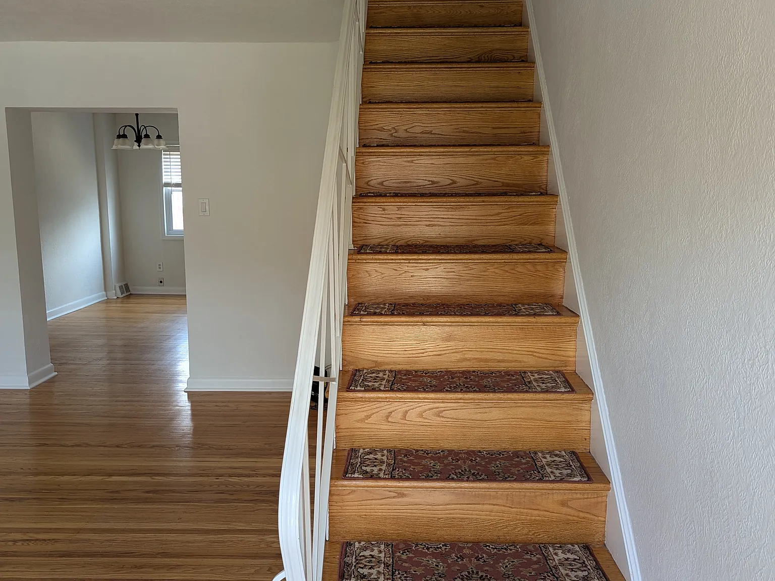 3 bed, 1260 sqft, $2,400 — Photo 2