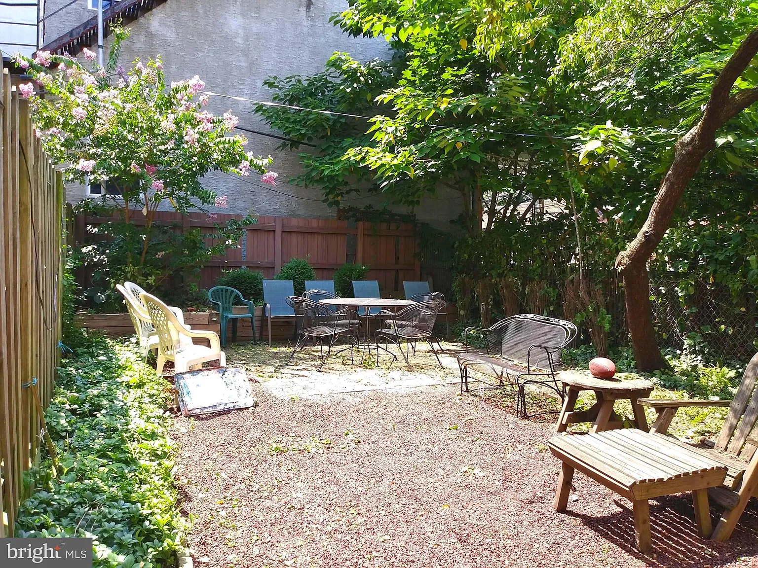 2 bed, 1000 sqft, $1,900 — Photo 2