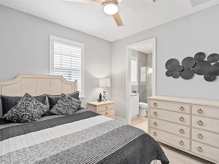 2241 NE 9th Ave — Photo 26