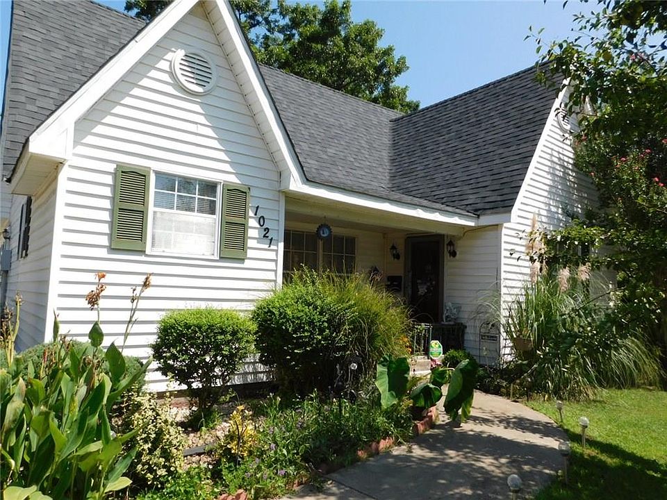 1st image of 1021 N Beard Ave