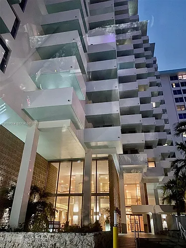 2899 Collins Ave Photo 1