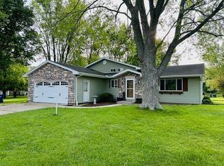 12094 Greenleaf Dr, Farmer City, IL 61842