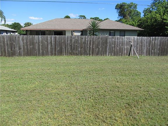 5th image of 901 SW Sultan Dr