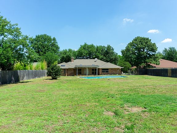 4th image of 1700 Wimbleton Dr
