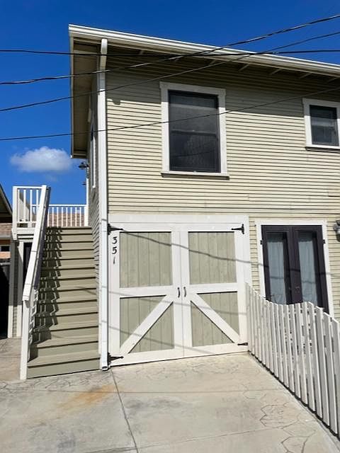 Front, upstairs, left side only