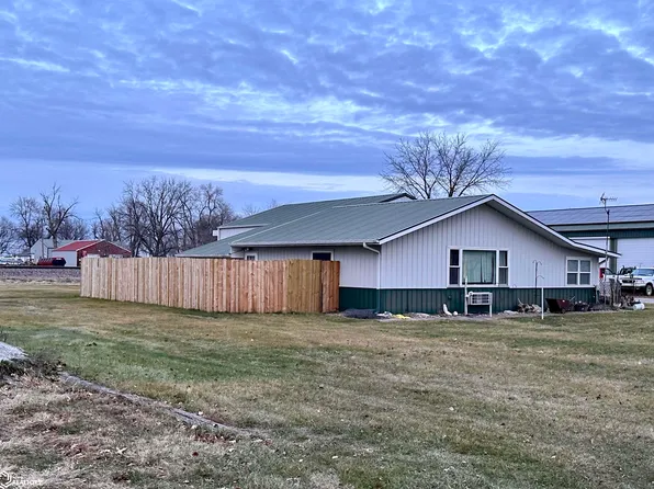 115 Short St, Russell, IA 50238