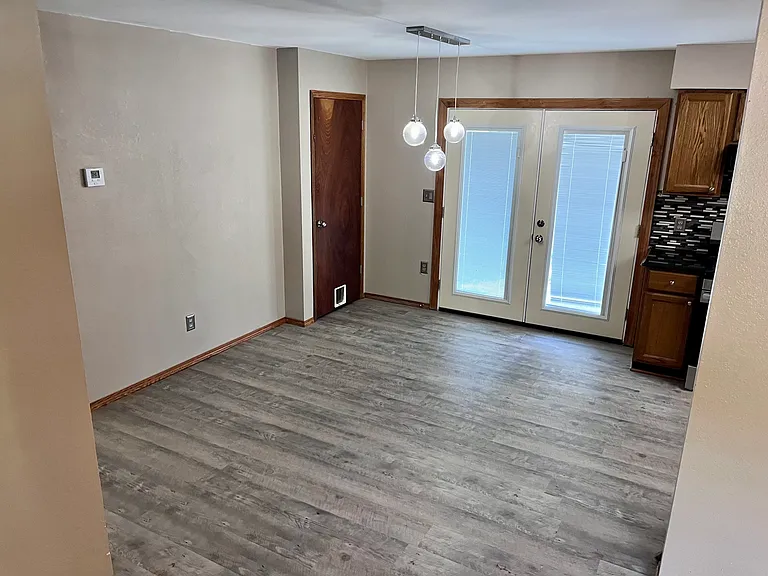 1038 Clark St — Photo 5
