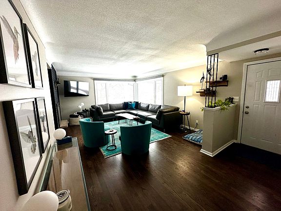 4th image of 3401 Belden Dr