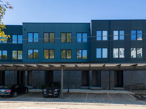 59 Charles St #1, Newmarket, ON L3Y 3V7