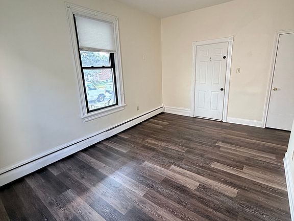 3rd image of 1639 Newport Ave APT 1B