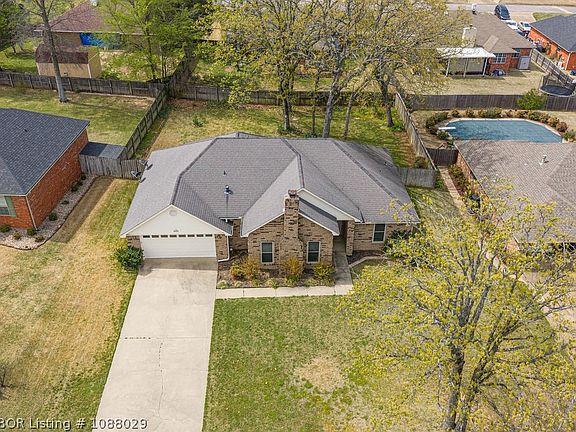 4th image of 1611 Somerset Way