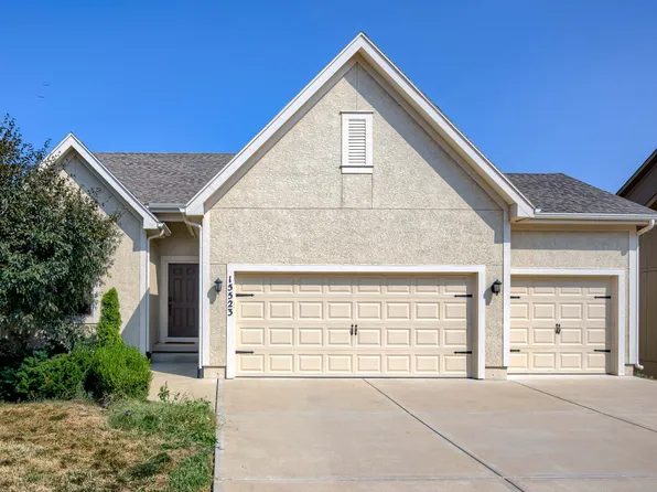 15523 Valley View Dr, Overland Park, KS 66221