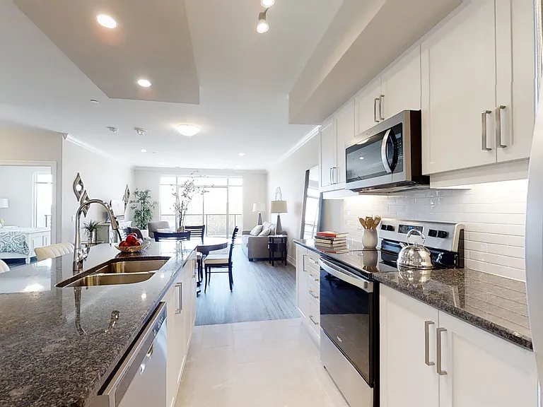 320 Thames St — Photo 13