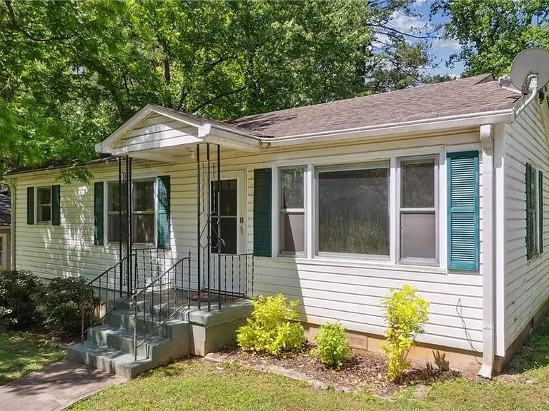 1682 Bridgeport Dr — Photo 4