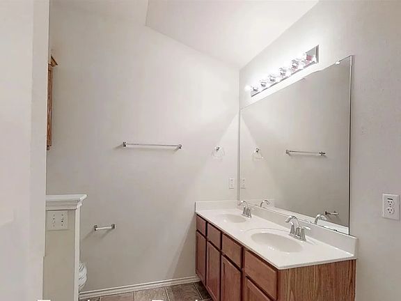 4th image of 4604 Lookout Mountain Ln