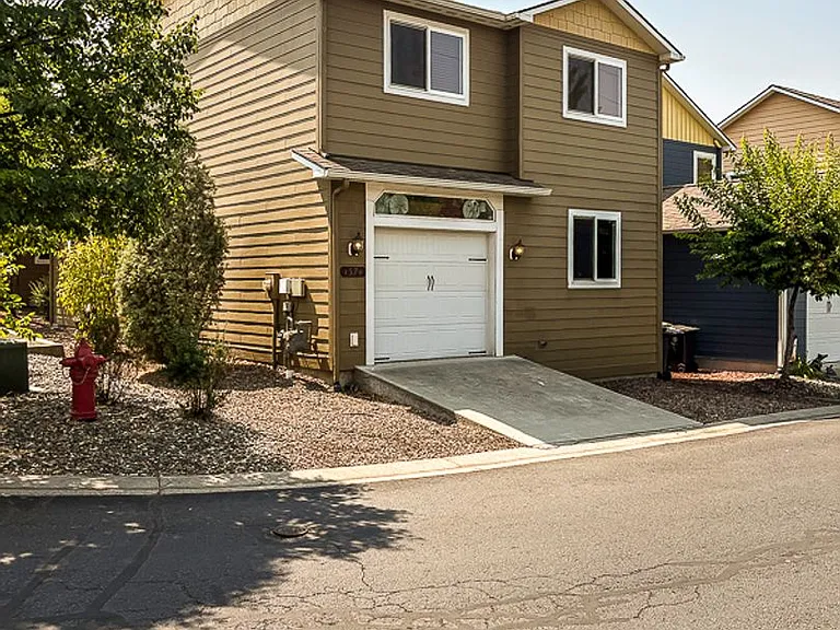 1374 Bristol Rd — Photo 1