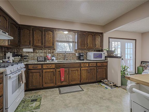 5th image of 1411 N Downers Pl