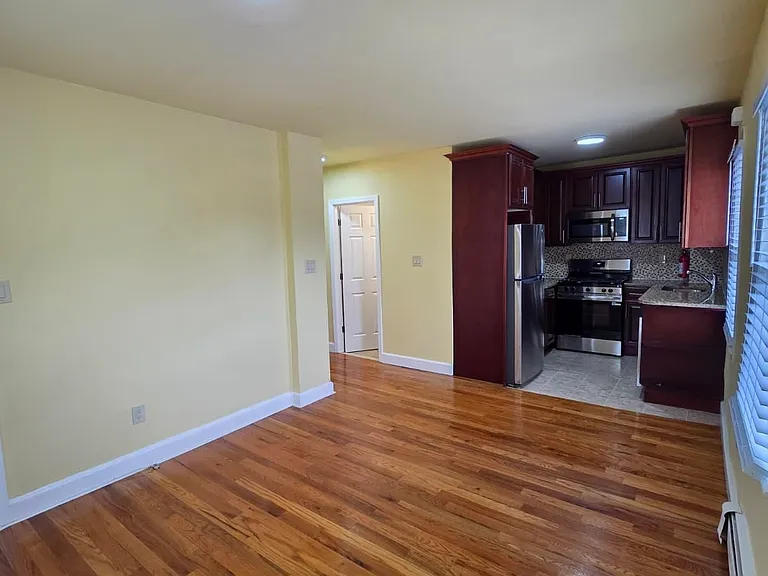 5 Bay Ave #2 — Photo 4