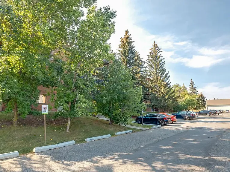 1825 Woodview Dr SW — Photo 51