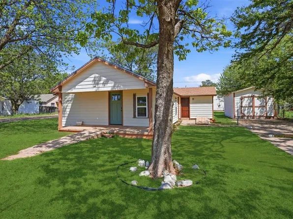 819 W 9th St, Elk City, OK 73644