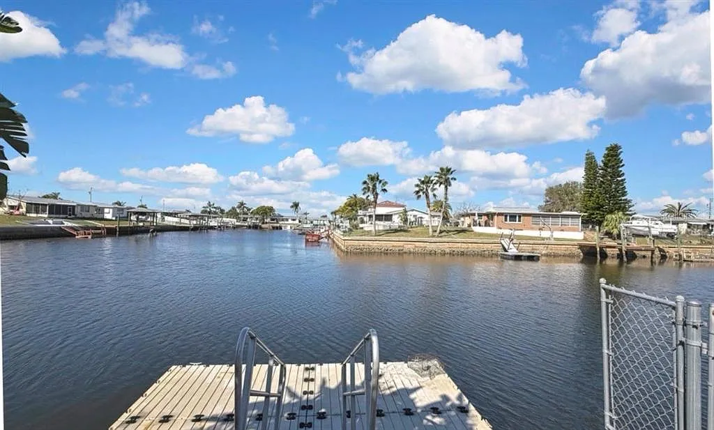 2 bed, 1.0 bath, 828 sqft, $1,550 — Photo 4