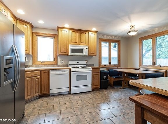 3rd image of 13349 Crestwood Dr
