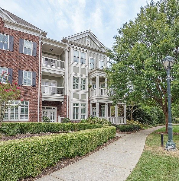 1st image of 991 Westhaven Blvd Unit 32
