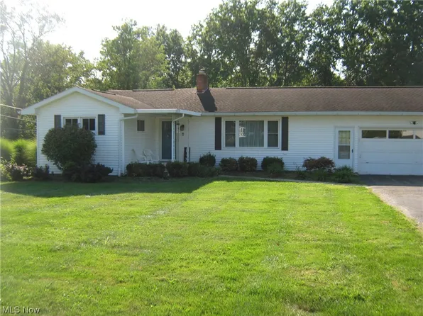 3965 Mayhew Dr, Zanesville, OH 43701