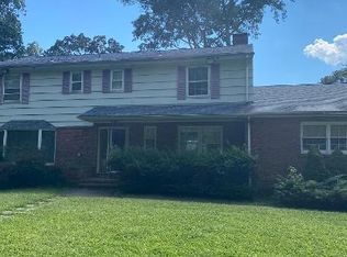 4 Ferris Ct, Oakhurst, NJ 07755